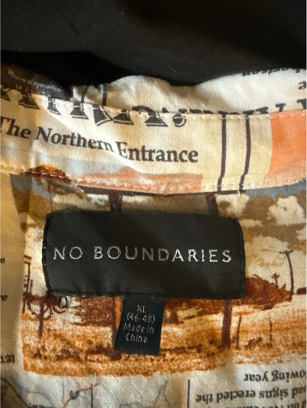No Boundaries Men's Short Sleeve Button-Up Shirt Newspaper Print_7
